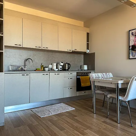Quiet & Comfortable Urban Retreat By Flat Manаger