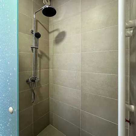 Quiet & Comfortable Urban Retreat Daire *